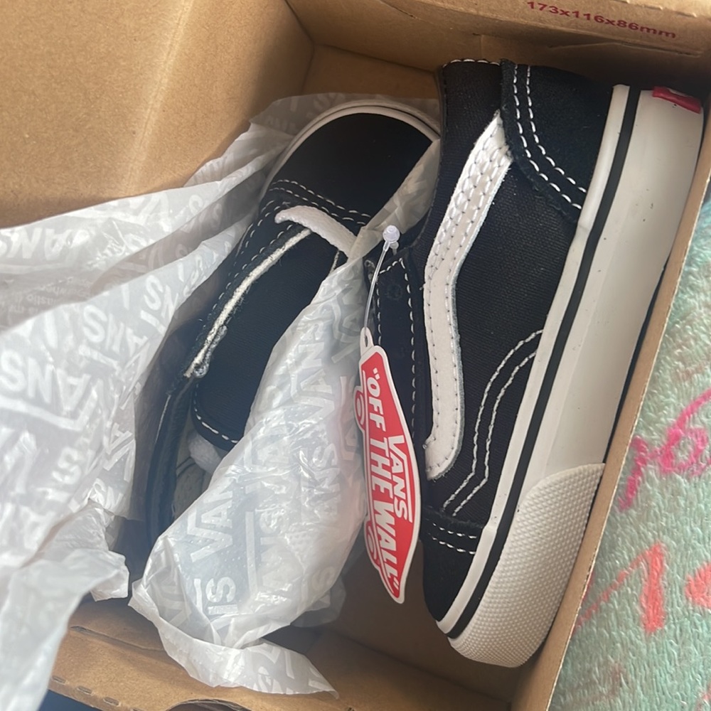 Vans - Picture 2 of 3